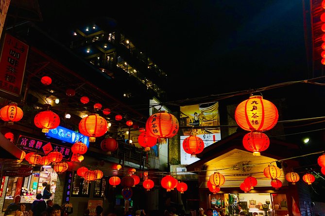One-day private chartered car tour in Taipei: Yehliu, Jiufen, Pingxi, North Coast popular attractions with chartered car, professional Chinese/English driver - The guides can shape the whole day