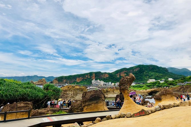 One-day private chartered car tour in Taipei: Yehliu, Jiufen, Pingxi, North Coast popular attractions with chartered car, professional Chinese/English driver - Weather, pace, and practical planning