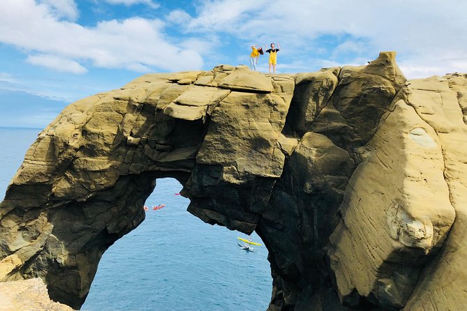 One-day private chartered car tour in Taipei: Yehliu, Jiufen, Pingxi, North Coast popular attractions with chartered car, professional Chinese/English driver - Jiufen’s steep lanes, tea, and snacks