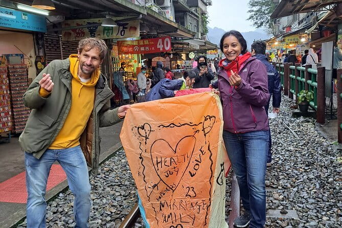 One-way Private Transfer between Jiufen and Taipei - Arriving in Jiufen without the bus scramble