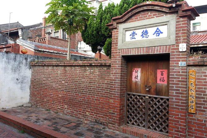 Private 2-Day Sun Moon Lake, Puli and Lukang Tour - Wenwu Temple, one of the visual highlights