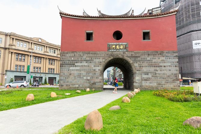 Private Car: 8 Hour Highly Customized Taipei City Exploration! - Dihua Street: the best place to build in a food break