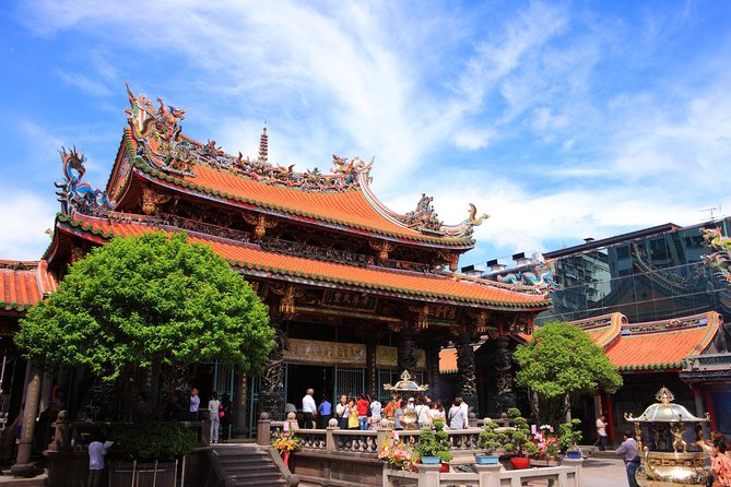 Private Car: 8 Hour Highly Customized Taipei City Exploration! - Longshan Temple and the living side of Taipei