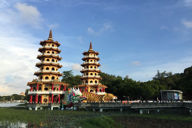Private Classic Kaohsiung Day Tour - Dragon Tiger Tower and the colors of Taoism