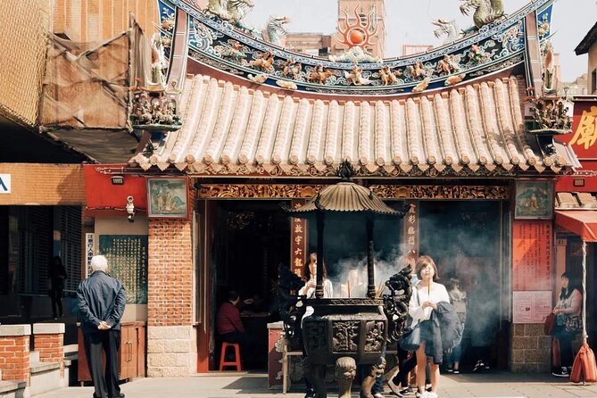 Private Cruise Tour from Keelung: Trip to Taipei - Longshan Temple, Taipei’s oldest urban shrine