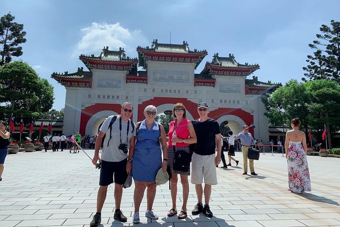 Private Custom Taipei Airport Layover Tour - What the private car changes