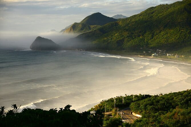 Private East Coast & Jade Hunting Day Tour with Local Expert - Rock Arch and Shitiping’s unusual coastline