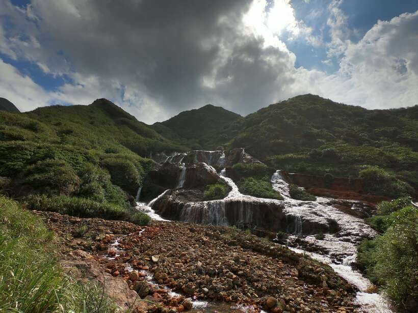 Private Full-Day Northern Taiwan Tour by Car from Taipei - Pingxi and Shifen Waterfall: two different kinds of scenery