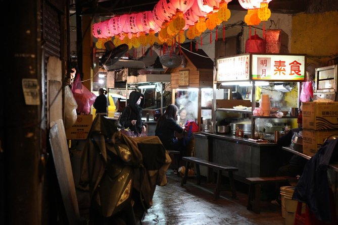 Private Keelung Cultural Walk: Markets, Streets & Local Life - Keelung Miaokou Night Market and living folk belief