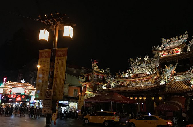 Private Night Tour of Taipei - Yongkang Street is where the evening gets local