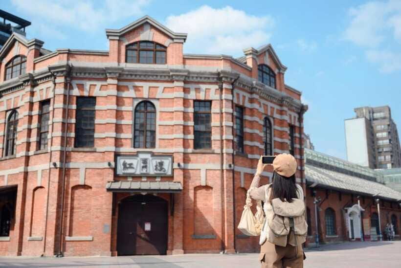 Private Taipei City Layover Tour from TPE Airport - The National Palace Museum option