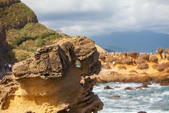Private Tour to Jiufen, Yehliu Geopark, and Pingxi - What the $126 price really covers