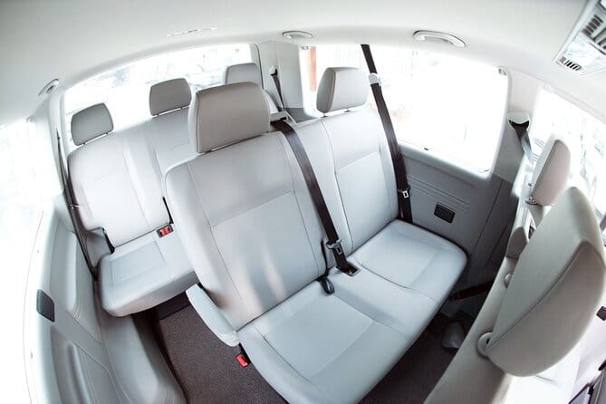 Private Transfer from TPE-Taoyuan int. Airport to Taipei City - Choosing the right vehicle for your group