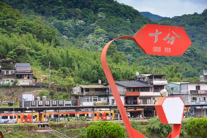 [Private] Yehliu, Jiufen & Shifen from Taipei with Pickup - Shifen Old Street beside the railway