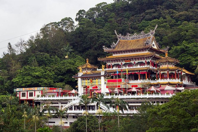 Sip & Savor: Maokong Tea & Shenkeng Stinky Tofu Private Day Tour - Meeting Shenkeng Old Street and its famous tofu