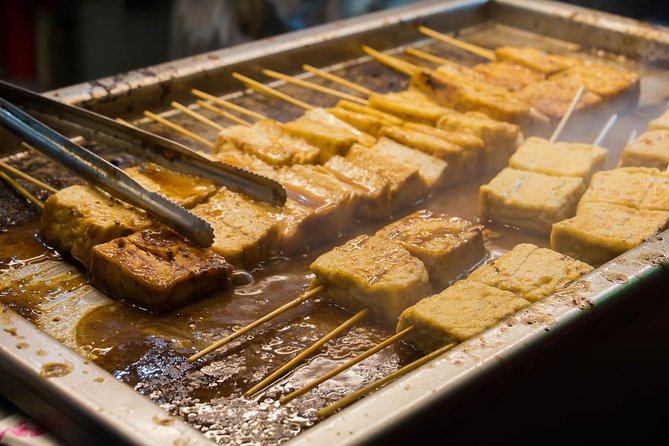 Sip & Savor: Maokong Tea & Shenkeng Stinky Tofu Private Day Tour - What the private guide adds