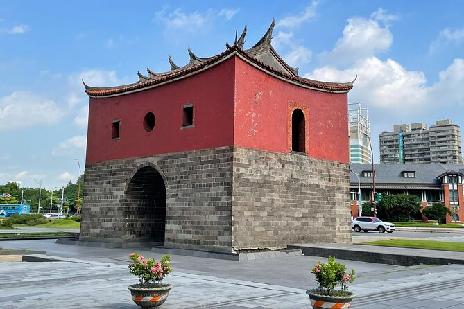 Small-Group: Classic Taipei Landmarks Day Tour - Ximending: Taipei’s modern street life