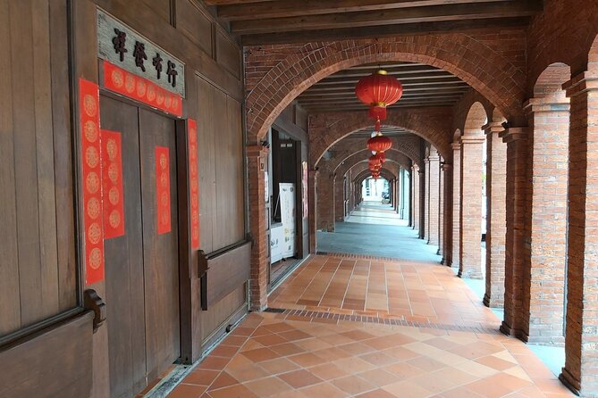 Small-Group: Classic Taipei Landmarks Day Tour - North Gate and the old city wall