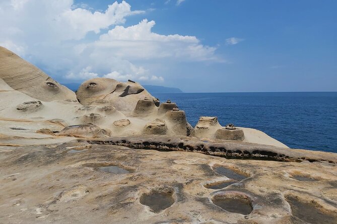 Small-Group: Yehliu, Jiufen & Pingxi Day Tour from Taipei - How the guides shape the experience