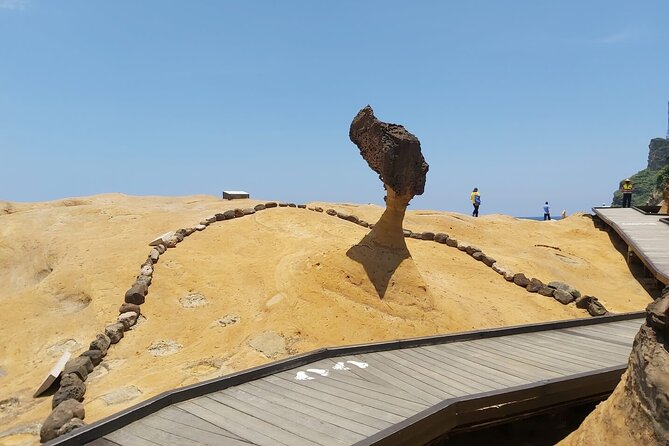 Small-Group: Yehliu, Jiufen & Pingxi Day Tour from Taipei - Yehliu’s wind-carved rock coast