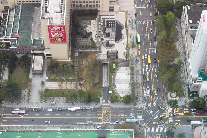 Taipei 101 Observatory Ticket - The elevator is part of the attraction