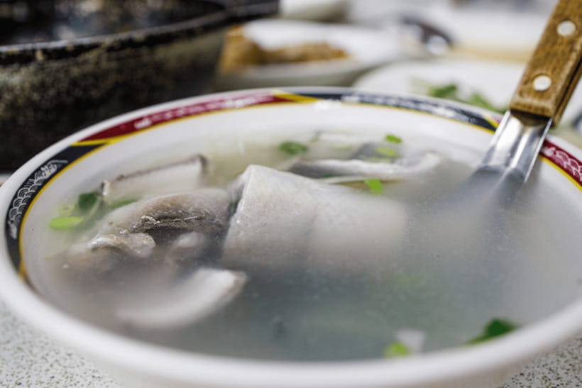Taipei: 2-Hour Raohe Night Market Walking Tour - Songshan Ciyou Temple adds meaning to the market walk