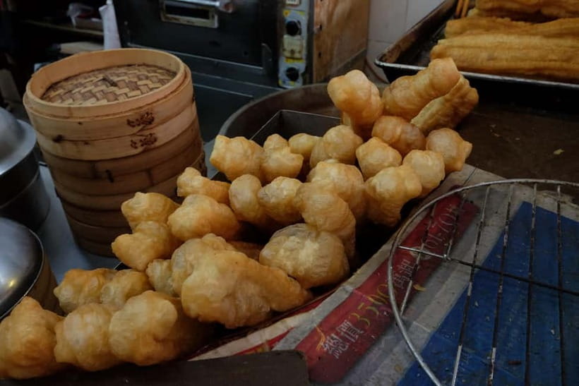 Taipei: 4-Hour Morning City Cycling Tour with Breakfast - Longshan Temple, Taipei’s most famous religious stop