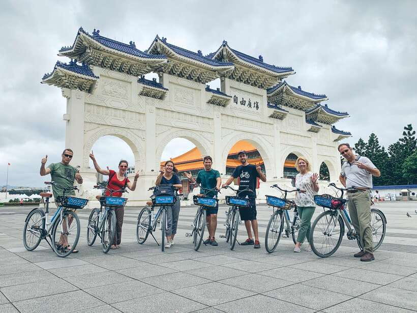 Taipei: 4-Hour Morning City Cycling Tour with Breakfast - Breakfast with danbing, youtiao, and soy milk