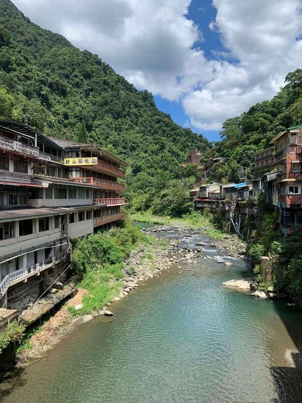 Taipei: 8 Hours Private Day Tour in Wulai with Benz Vito - Key points at a glance