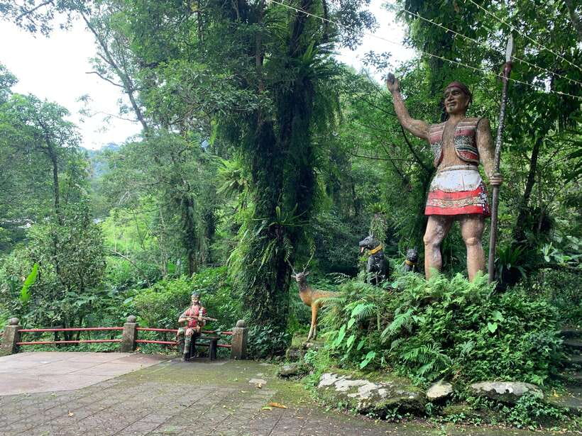 Taipei: 8 Hours Private Day Tour in Wulai with Benz Vito - Wulai Old Street and Atayal flavors