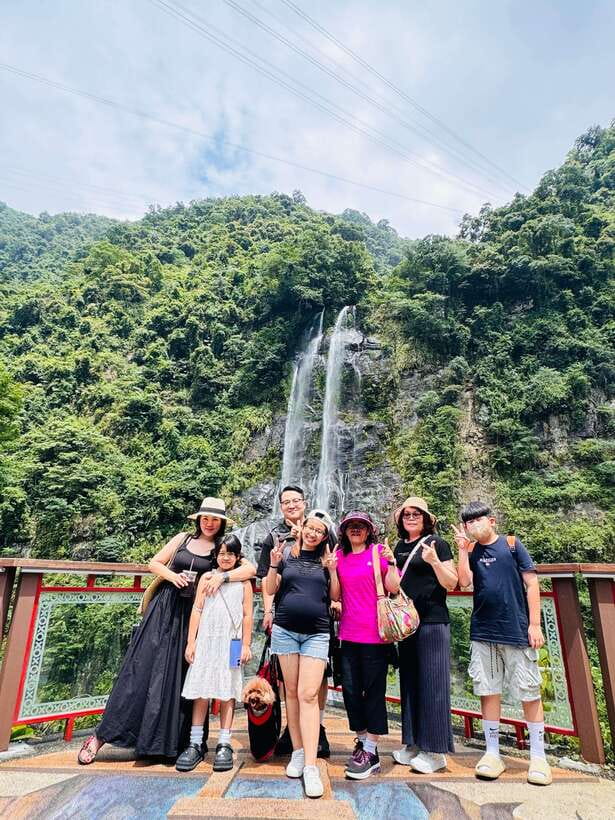 Taipei: 8 Hours Private Day Tour in Wulai with Benz Vito - Is $237 per person a fair price?