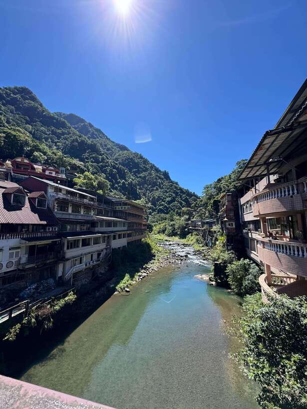 Taipei: 8 Hours Private Day Tour in Wulai with Benz Vito - Neidong’s fern trails and frog valley