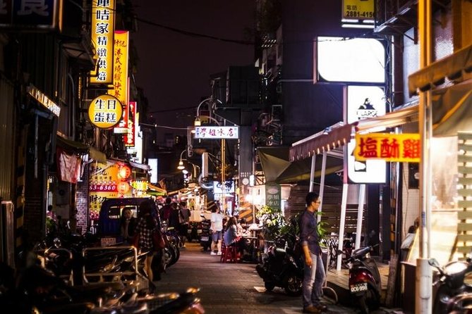 Taipei: Book A Private Local Host For 6 Hrs Customized Experience - Walking and subway time matter