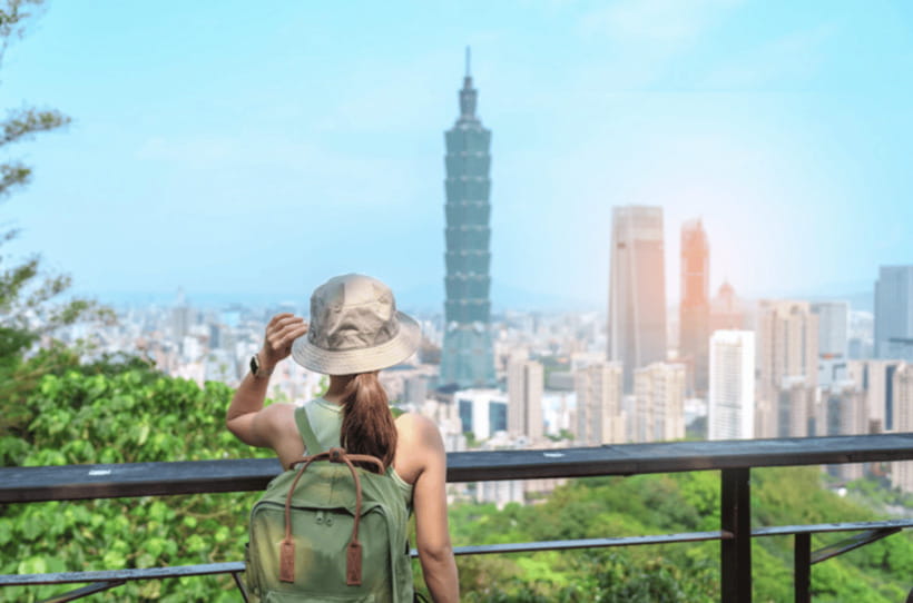 Taipei: City Highlights Private Sightseeing Tour with Guide - Dihua Street and the old commercial city
