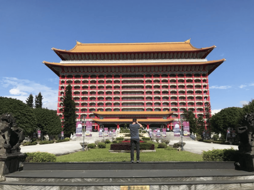 Taipei: City Highlights Private Sightseeing Tour with Guide - Lunch at a local restaurant