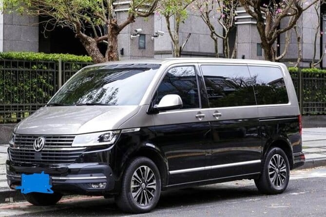 Taipei City to Taoyuan Airport Private Transfer - The vehicles and luggage space