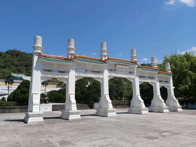Taipei: Classic Landmarks Day Tour - Lunch and free time in Ximending