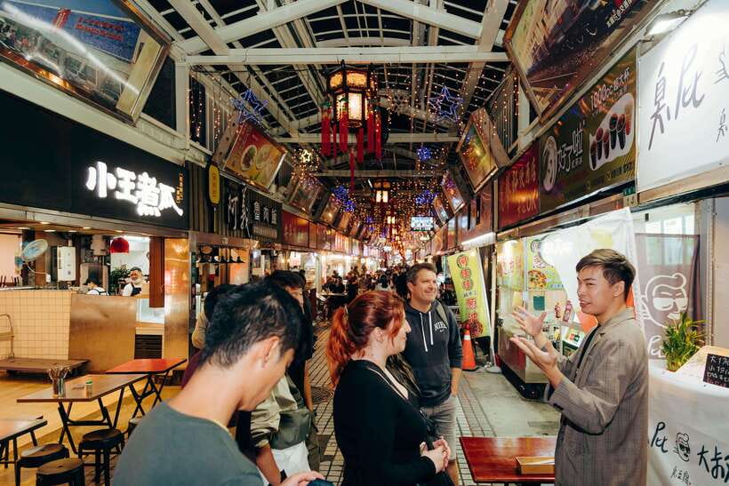 Taipei: Food Tours w/ Top 10 Taiwan Food (Breakfast/Dinner) - Why the convenience-store stop is worth your time