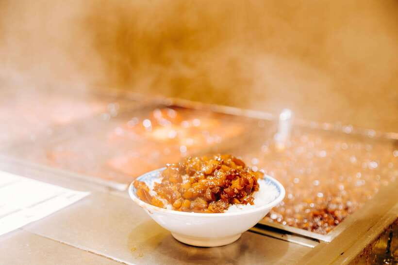 Taipei: Food Tours w/ Top 10 Taiwan Food (Breakfast/Dinner) - Bubble tea, explained instead of simply served