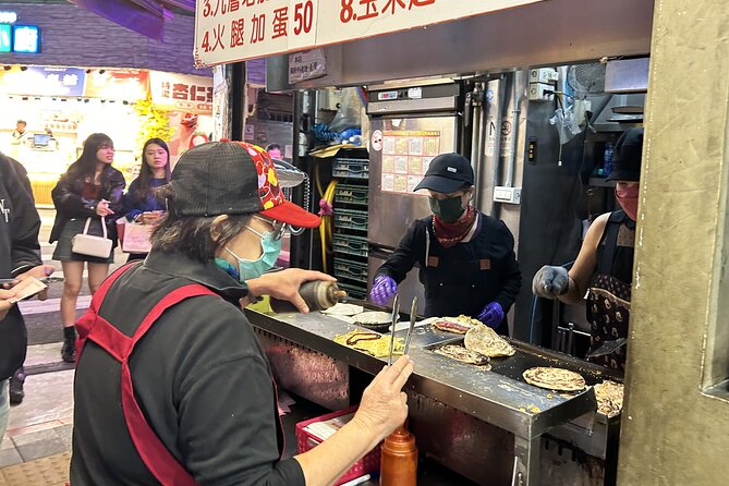 Taipei Hidden Eats, Market & Street Food Tour with 8+ Tastings - Guide style and group atmosphere
