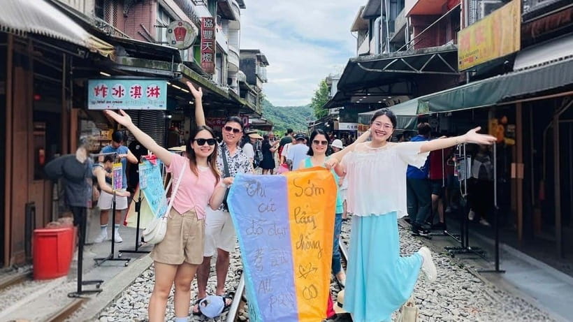 Taipei: Jiufen and Shihfen Half Day Tour - Yin-Yang Sea gives the route its most unusual view