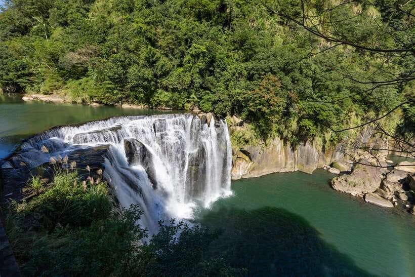 Taipei: Jiufen Night View and Shifen Day Tour - Shifen Waterfall: Taiwan’s Broad Curtain of Water