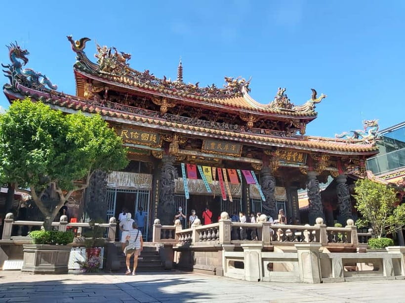 Taipei: Morning City Tour with National Palace Museum Entry - National Palace Museum: the main event in 80 minutes