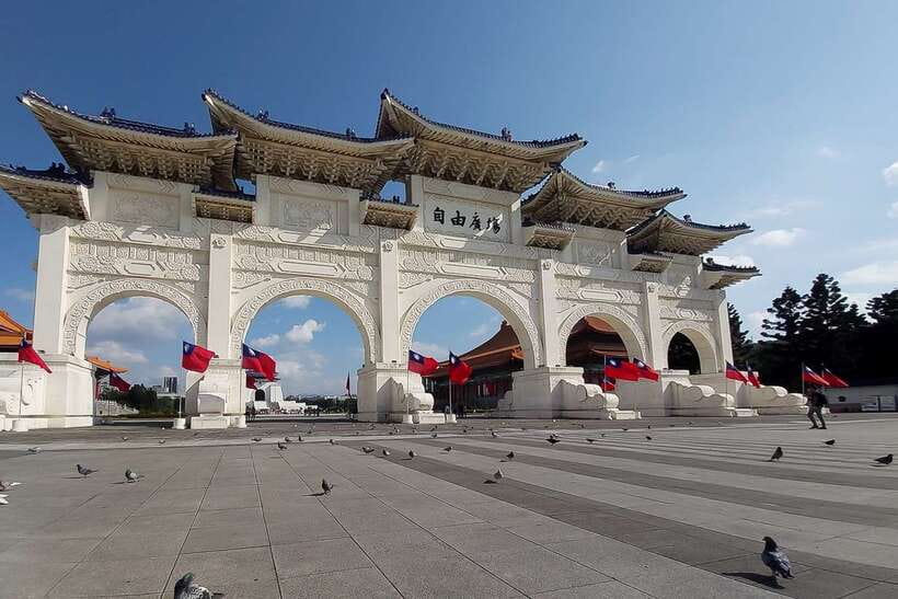 Taipei: Morning City Tour with National Palace Museum Entry - Pace, transport, and comfort