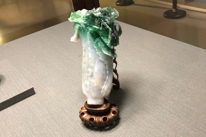 Taipei National Palace Museum Guided Tour - Crowds, pacing, and the limits of a three-hour visit