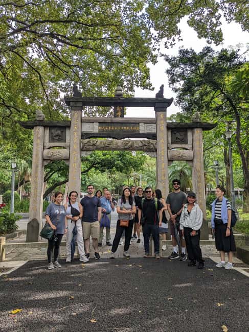 Taipei: Old Town Walking Tour - The Presidential Office and the city’s public face