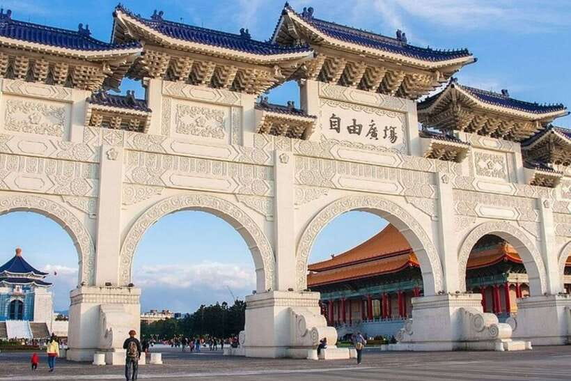 Taipei: Private custom tour with a local guide - Languages and group fit