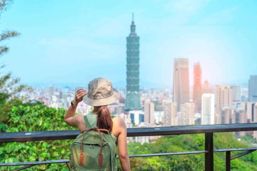 Taipei: Private Day Tour by Car - Chiang Kai-shek Memorial Hall and the changing of the guard