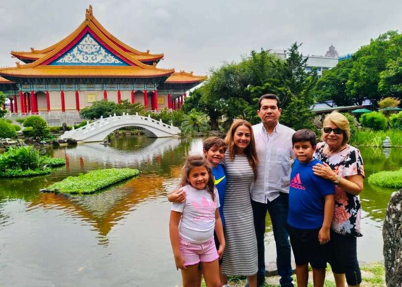 Taipei: Private Day Tour by Car - Martyrs’ Shrine: a short ceremonial stop