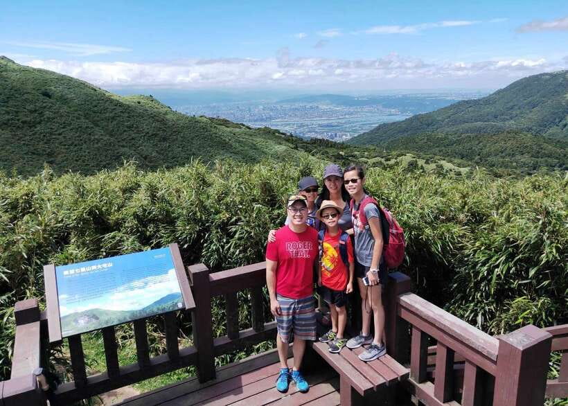 Taipei: Private Day Tour by Car - Food stops turn a sightseeing day into a Taipei day